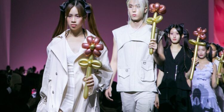 BẢO HÀ ĐƯỢC CÁC NGƯỜI MẪU HÀN QUỐC KHEN NGỢI