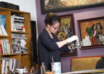 “Choáng” với sức làm việc của họa sỹ phố núi Mai Thị Kim Uyên