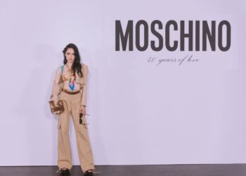 Khung hình “gây sốt” Hương Giang đọ sắc Ngu Thư Hân, Pia Wurtzbach trên hàng ghế đầu Milan Fashion Week