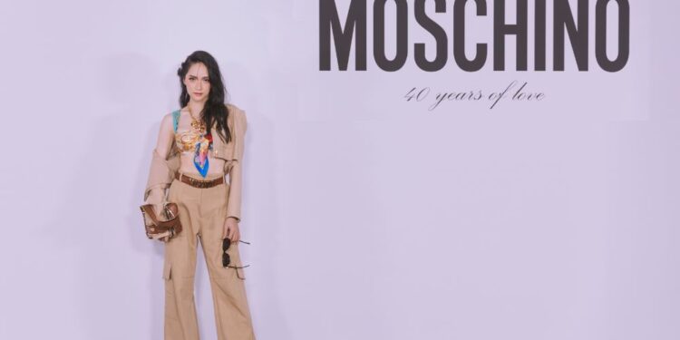 Khung hình “gây sốt” Hương Giang đọ sắc Ngu Thư Hân, Pia Wurtzbach trên hàng ghế đầu Milan Fashion Week