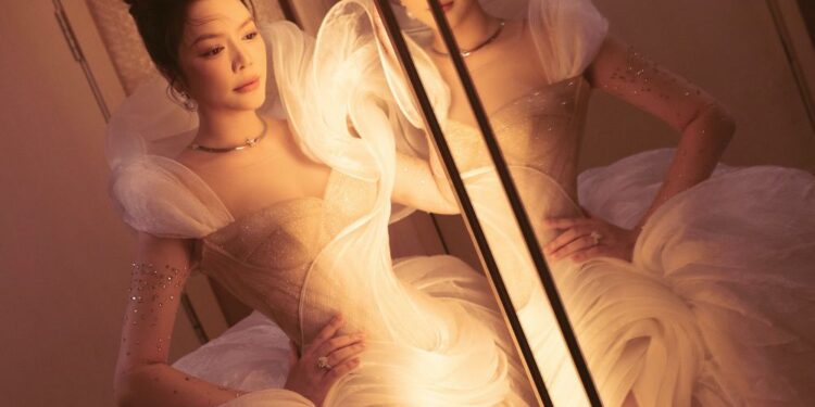 Lý Nhã Kỳ đọ sắc bên ‘Ma nữ’ Thái Lan Mai Davika