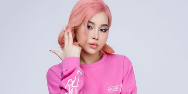 UKI Uyên khiến khán giả “trầm trồ” khi 1 tháng cho ra mắt 2 MV