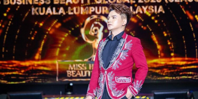 MC Phạm Trường Giang tạo ấn tượng đẹp với màn dẫn song ngữ tại chung kết Hoa hậu tại Malaysia