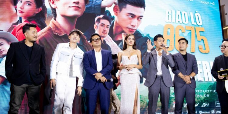 Lợi Trần và Ngọc Hồ “khiêu chiến” nhau trực tiếp ở thảm đỏ Giao Lộ 8675