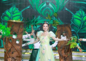 MC Thu Hà gửi trọn thông điệp tình đoàn kết giành giải Én Bạc 2023