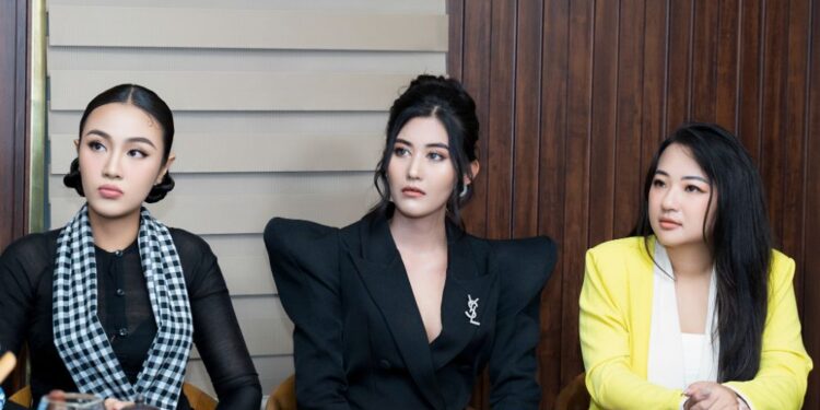 NTK LÊ LONG DŨNG, NGUYỄN MINH CÔNG NGỒI GHẾ “NÓNG” CHẤM THI THUYẾT TRÌNH TOP 80 DỰ ÁN QUẢNG BÁ VĂN HÓA DÂN TỘC