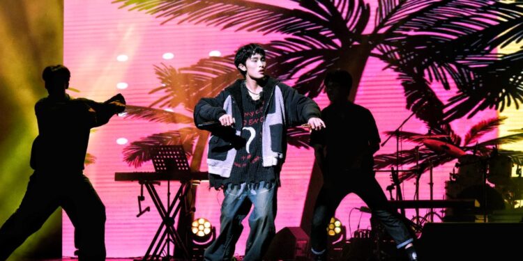 Wren Evans chinh phục hàng nghìn khán giả tại Hàn Quốc, bất ngờ hé lộ 1 ca khúc hoàn toàn mới