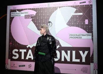 Call Me Duy tiếp tục mang loạt trang phục độc lạ chinh phục Shanghai Fashion Week 