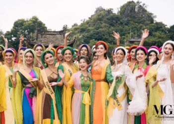 Thí sinh Miss Grand International 2023 xuất hiện diện áo tứ thân, xuất hiện trên xe đẩy tại Tinh hoa Bắc bộ
