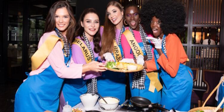 Miss Grand International 2023 quảng bá áo bà ba, áo dài gấm, làm bánh xèo và nghe nhã nhạc cung đình tại Huế