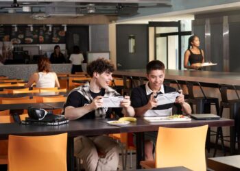 ROG Ally phiên bản sử dụng AMD Ryzen Z1 Processor chính thức ra mắt tại thị trường Việt Nam