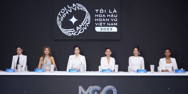 Thí sinh Hoa hậu Hoàn vũ Việt Nam tự tin ứng xử các thử thách khó từ BTC