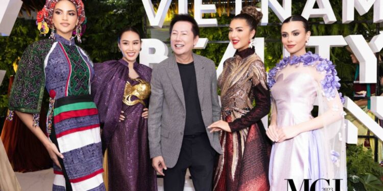 Đạo diễn Hoàng Nhật Nam: “Tôi nhờ hơn 70 nhan sắc khắp thế giới quảng bá áo dài”