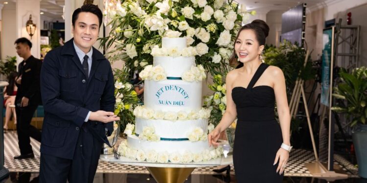 Founder Phương Nguyễn xúc động trong ngày mừng tuổi mới Jet Dentist Xuân Diệu