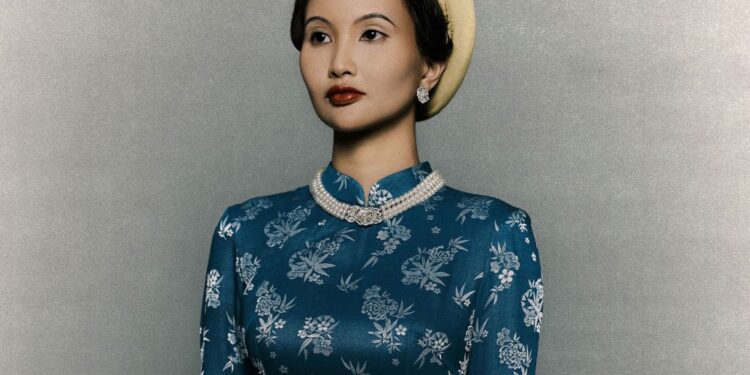 “Trò cưng” Thanh Hằng – Bùi Tường Vân gây ấn tượng khi hóa thân thành Nam Phương Hoàng Hậu