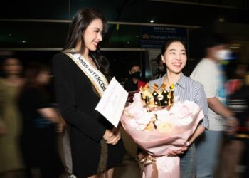 Ngọc Hằng khởi hành đến Ai Cập sẵn sàng chinh chiến Miss Intercontinental