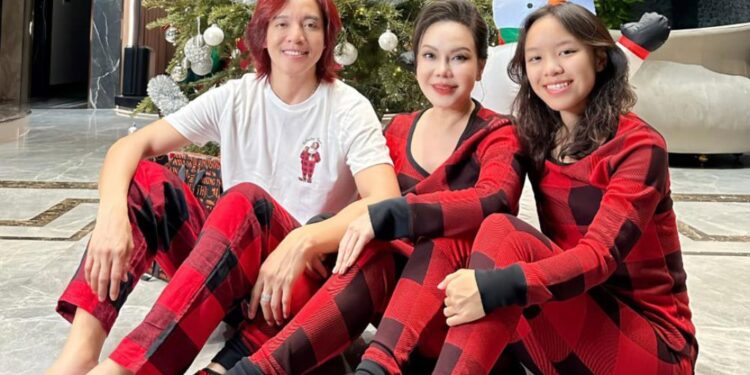 Bộ ảnh Giáng sinh ấm áp của gia đình Việt Hương – Hoài Phương