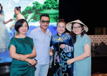 Nghệ sỹ Trúc Thy xúc động rơi nước mắt trong ngày ra mắt dự án “Mẹ Thiên nhiên”