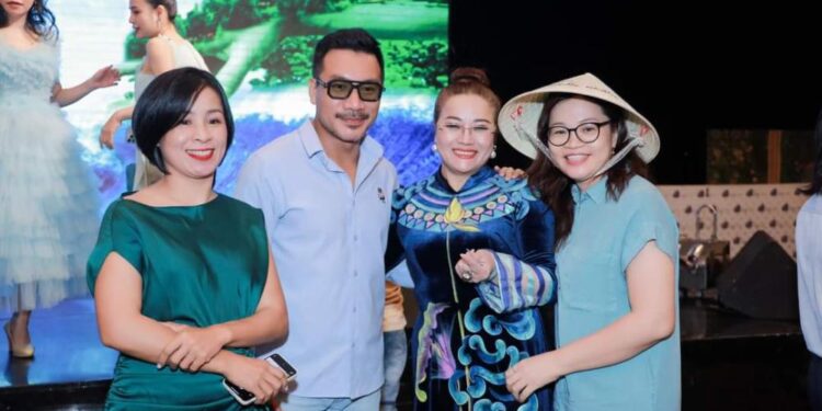 Nghệ sỹ Trúc Thy xúc động rơi nước mắt trong ngày ra mắt dự án “Mẹ Thiên nhiên”