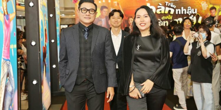 Nguyễn Uyên Phương ‘Trên bàn nhậu dưới bàn mưu’ cùng ông trùm vai ác