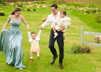 Dàn mẫu The new mentor ngâm mình giữa trời lạnh  đóng MV cùng Hồ Ngọc Hà