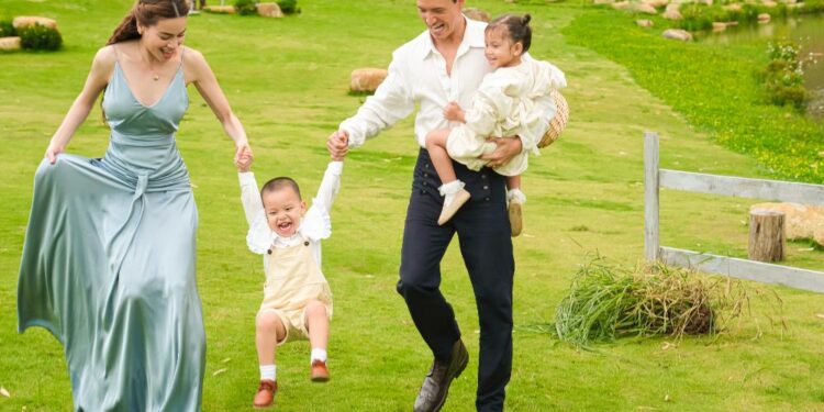 Dàn mẫu The new mentor ngâm mình giữa trời lạnh  đóng MV cùng Hồ Ngọc Hà