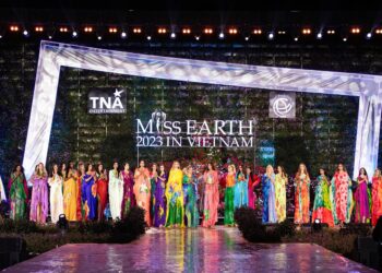 Thí sinh Miss Earth 2023 khoe dáng nóng bỏng với bikini dưới trời lạnh 15 độ