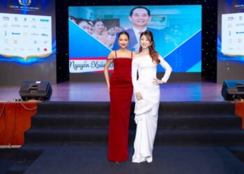 Á hậu Ngọc Liên diện cây trắng đọ sắc Ngọc Châu