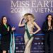 Thí sinh Miss Earth 2023 hào hứng khi đội nón lá Việt Nam