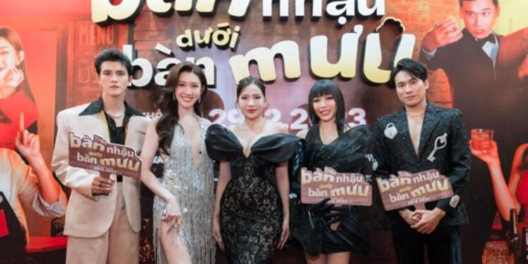 Dàn “Chị Đẹp” Lan Ngọc, Diệp Lâm Anh, Hương Ly, Huyền Baby, Lynk Lee, Mlee hội tụ trên thảm đỏ Trên Bàn Nhậu Dưới Bàn Mưu