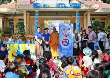 Công ty Du lịch Hồng Ngọc Hà cùng MC- DV Quỳnh Lê trao gửi yêu thương cho trẻ em nghèo