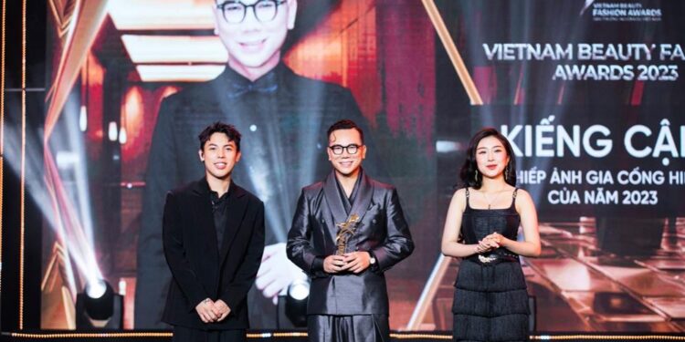 Kiếng Cận: Từ giảng viên đại học đến Nhiếp ảnh gia cống hiến của năm 2023