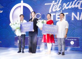 NTK Việt Hùng truyền cảm hứng cho tương lai Thời trang của Sinh viên HUTECH tại “C.D CHIC Tết xưa Tết Nay”