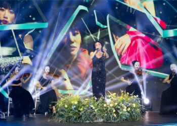 Trường Giang, Trấn Thành, Minh Hằng, Kiều Minh Tuấn, Yeye Nhật Hạ,… cùng nhiều nghệ sĩ vinh dự nhận cúp vàng 10 năm Ngôi Sao Xanh