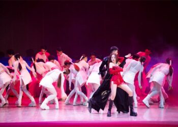 Chi Pu kể về hành trình của mình bằng vũ đạo và âm nhạc trên sân khấu WeChoice Award 2023