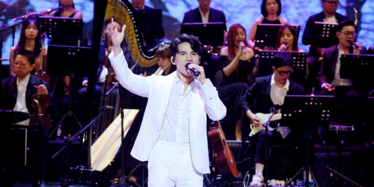 Quốc Thiên nghẹn ngào nhớ về cái Tết cuối cùng mẹ còn sống nhưng anh không thể ở bên