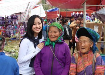 Á hậu Đào Hiền cùng Quỹ từ thiện Phúc Tâm lên vùng cao từ thiện, ghi điểm với diện mạo giản dị
