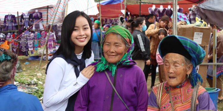 Á hậu Đào Hiền cùng Quỹ từ thiện Phúc Tâm lên vùng cao từ thiện, ghi điểm với diện mạo giản dị