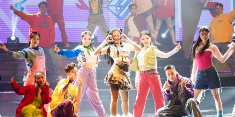 Debut tròn tháng, tân binh Giana mang giày trượt patin lên sân khấu VTV Awards 2023