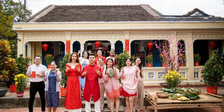 Ưng Hoàng Phúc lần đầu kết hợp với “quái vật underground” quẩy tưng bừng trong mv mới.