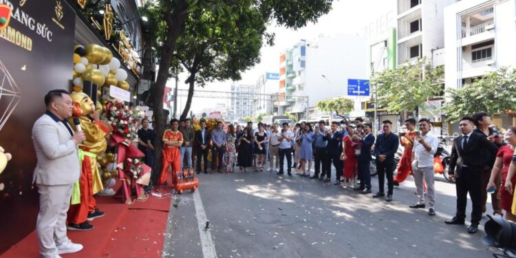 Hoành tráng Lễ khai trương Store Vàng Bạc Trang Sức Luxury Gold & Diamond