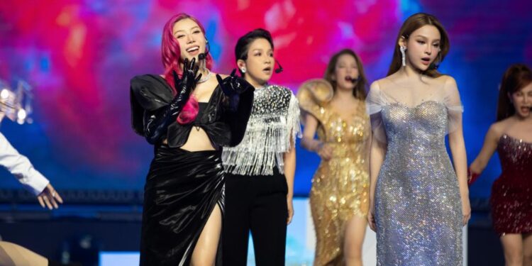 Vừa múa cột vừa khoe vocal khủng, Trang Pháp toả sáng trong công diễn 5