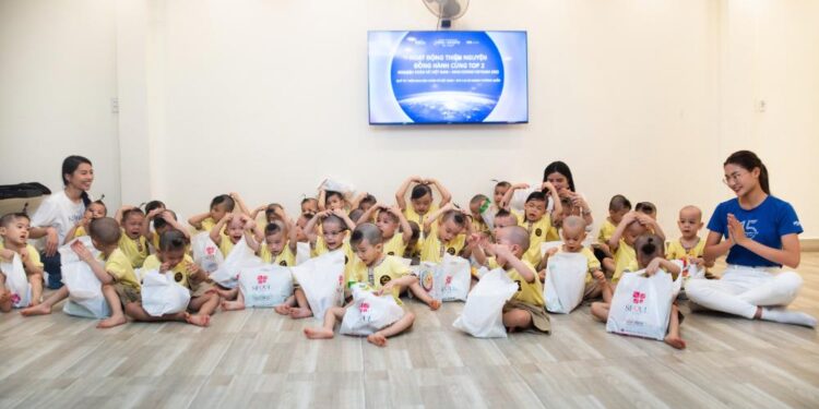 Top 2 Hoa hậu Hoàn vũ Việt Nam 2023 trao tặng những phần quà ý nghĩa cho các em nhỏ tại mái ấm Chúc Từ