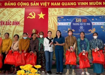 Hoa hậu Ý Nhi mang Tết hạnh phúc đến với bà con người đồng bào khó khăn tại tỉnh Bình Thuận