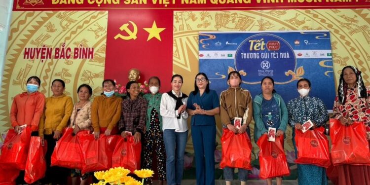 Hoa hậu Ý Nhi mang Tết hạnh phúc đến với bà con người đồng bào khó khăn tại tỉnh Bình Thuận