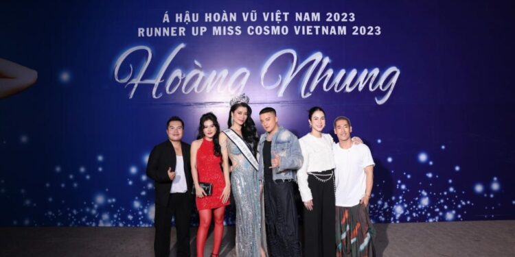 Á hậu Hoàng Nhung hạnh phúc trong tiệc tri ân sau đăng quang