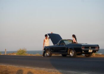 Song Luân mở bát Vpop bằng màn khoá môi nữ chính hotgirl xuyên suốt MV mới