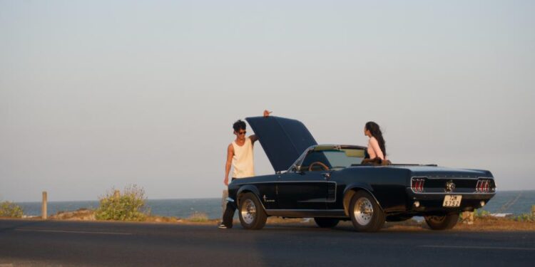 Song Luân mở bát Vpop bằng màn khoá môi nữ chính hotgirl xuyên suốt MV mới