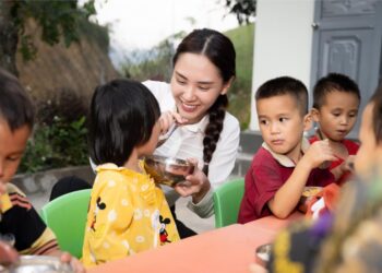 Mai Phương bắn tiếng Anh lưu loát, giới thiệu dự án nhân ái cực kì tâm đắc tại Miss World