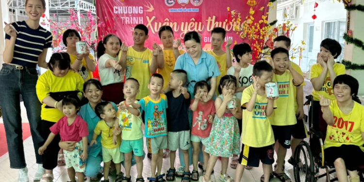 Hoa hậu Liên lục địa 2022 trao quà Tết cho các em nhỏ tại Trung tâm Nuôi dưỡng Bảo trợ Trẻ em Gò Vấp